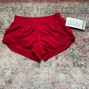Lululemon Hotty Hot 2.5” Short Lined Size 6 - New with Tags